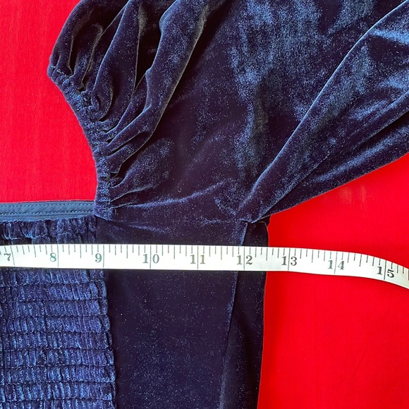 Abercrombie & Fitch Stretch Velvet Puff Sleeve Squareneck Top - Picture 5 of 9